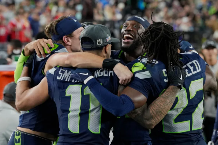 Seahawks open title defense vs. Patriots